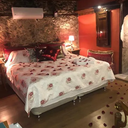 Pansiyon Demeter Rose Stonehouse Pansion Antalya