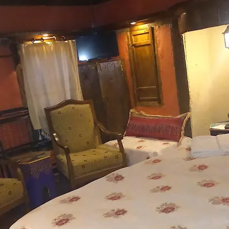 Homestay Demeter Rose Stonehouse Pansion *