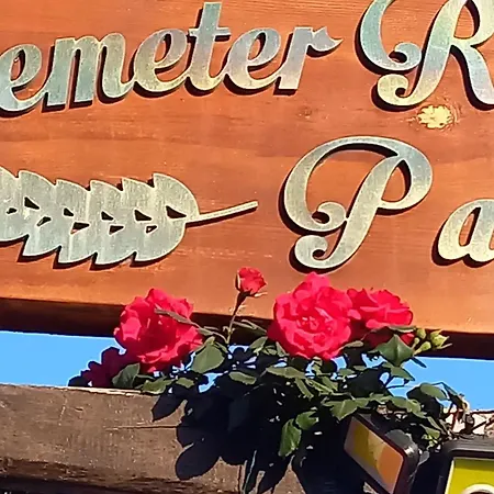 Homestay Demeter Rose Stonehouse Pansion