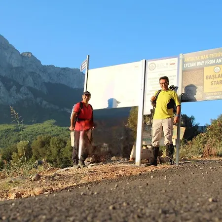 Demeter Rose Stonehouse Pansion Homestay *