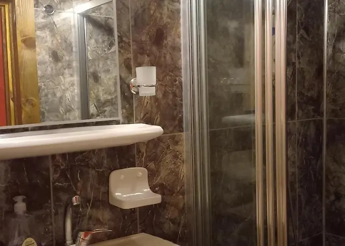 Demeter Rose Stonehouse Pansion *