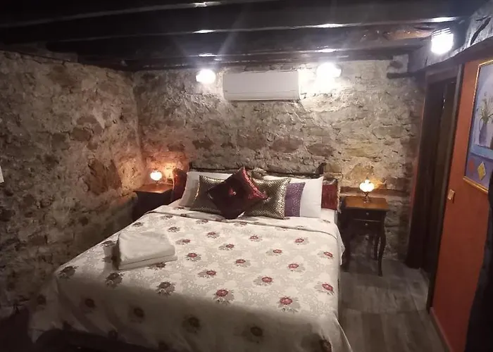 Privat bolig Demeter Rose Stonehouse Pansion
