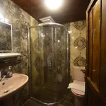 Demeter Rose Stonehouse Pansion Homestay szállás *